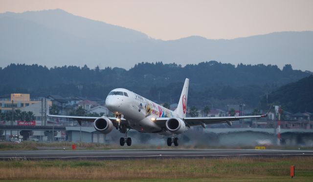 Embraer ERJ-190 (JA252J)