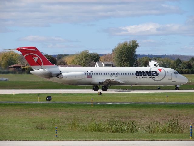 McDonnell Douglas DC-9-30 (N8934E)