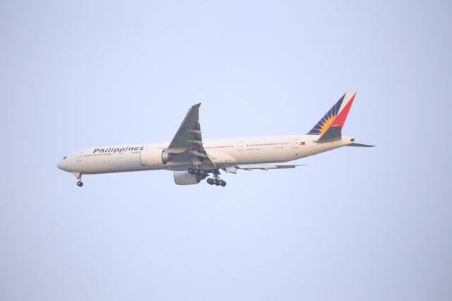 BOEING 777-300ER (RP-C7782)