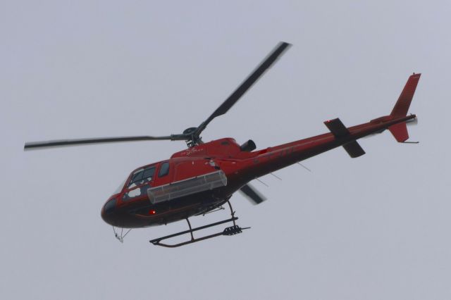 C-FJYL — - C-FJYL Aerospatiale AS-350 B-2 Heli-Inter Inc.Survolant le fleuve St-Laurent QC. à Lavaltrie le 27-06-2024 à 07:24