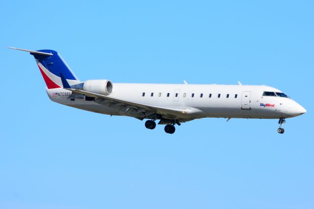 Canadair Regional Jet CRJ-200 (N709BR) - SkyWest - N709BR - CRJ-200 - Arriving KDFW 11/29/2013