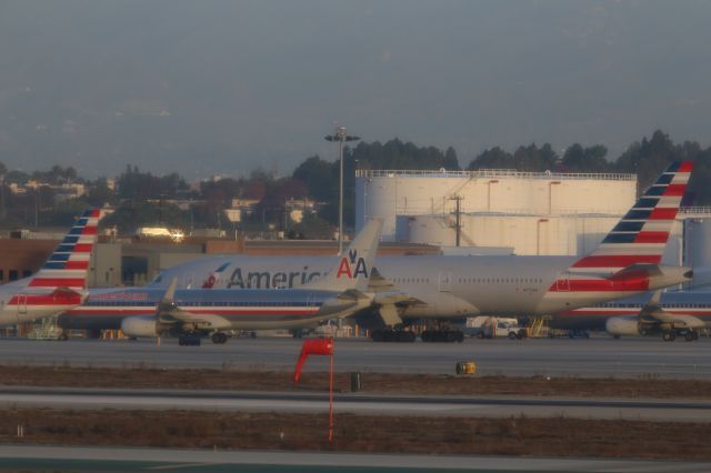 Boeing 777-200 (N775AN)