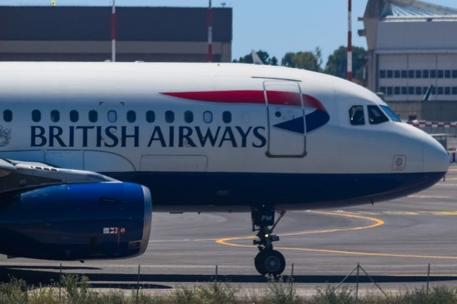 Airbus A319 (G-EUPM) - The British arriving as the I depart for Dublin