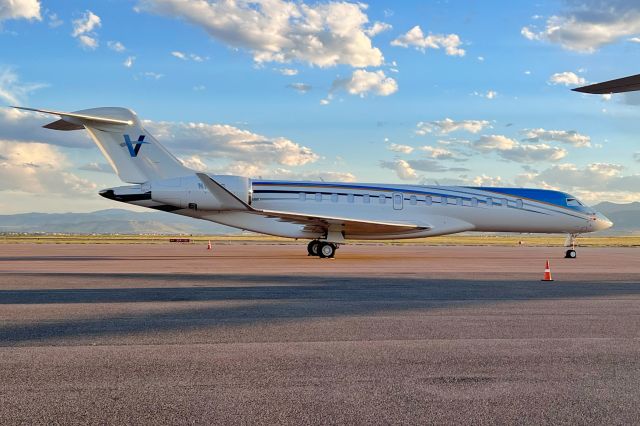 BOMBARDIER BD-700 Global 7500 (N121RS)