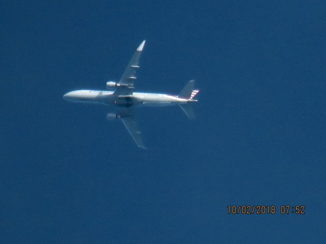 Embraer 175 (N225NN)