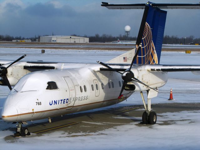 de Havilland Dash 8-200 (N368PH)