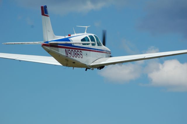 Beechcraft Bonanza (33) (N9086S)