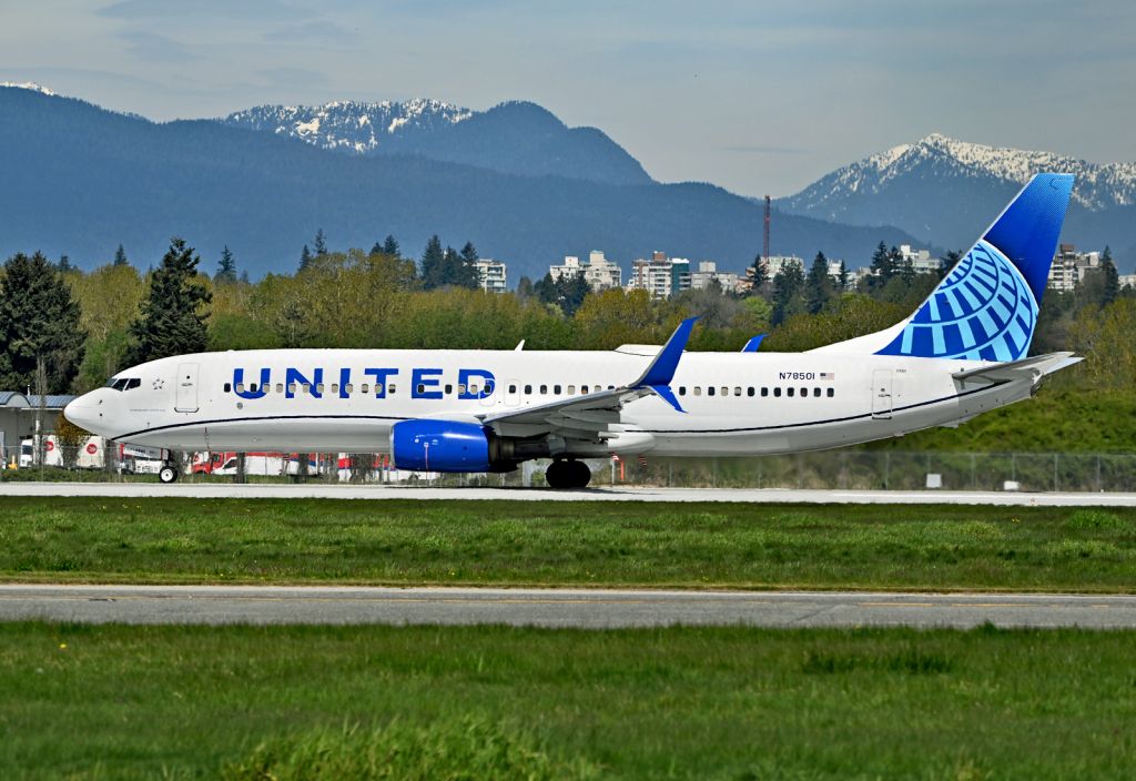 Boeing 737-800 (N78501)