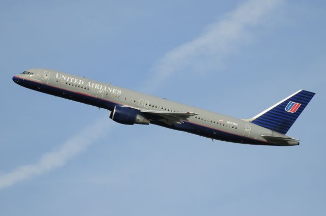 Boeing 757-200 (N592UA) - Seen at KIAD on 6/14/2009.