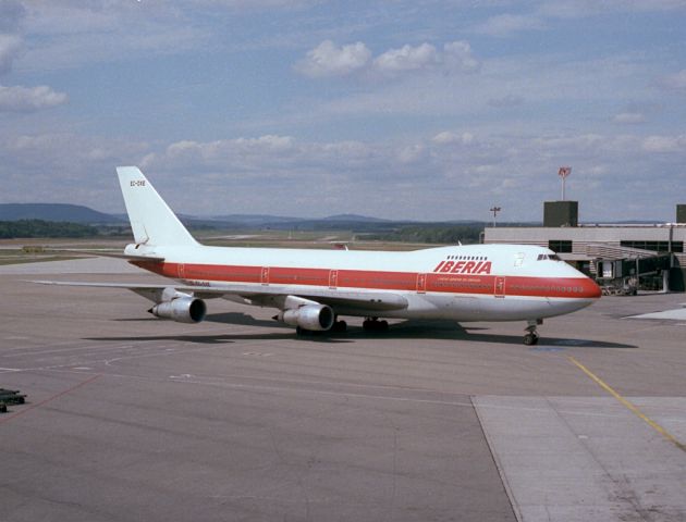 BOEING 747-100 (EC-DXE)