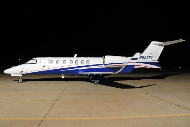 Learjet 40 (N623FX)