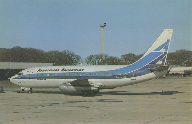 Boeing 737-200 (LV-JTO) - scanned from postcardbr /aerolinas argentinas