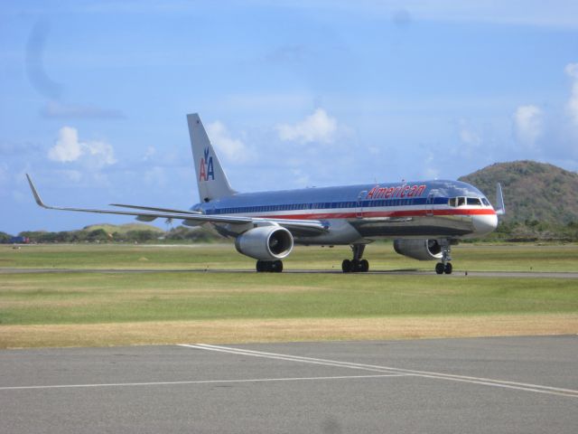Boeing 757-200 (N668AA) - 5CS