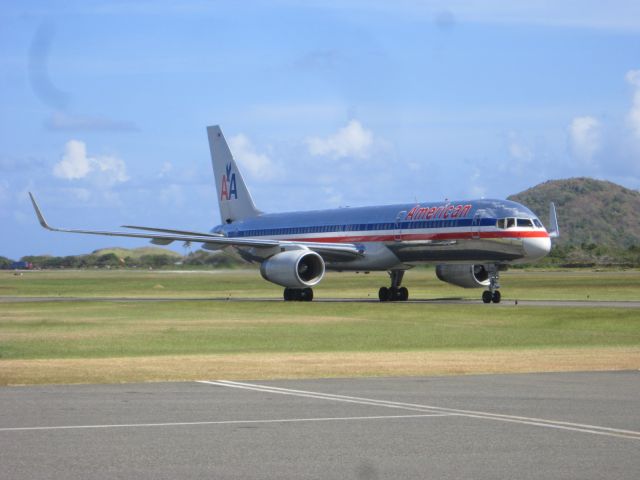 Boeing 757-200 (N668AA) - 5CS