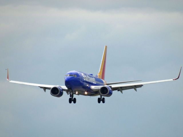 Boeing 737-700 (N7853B)