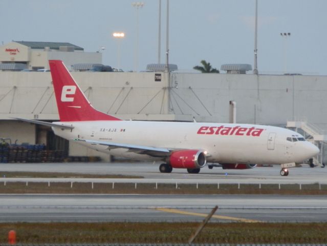 BOEING 737-400 (XA-AJA)