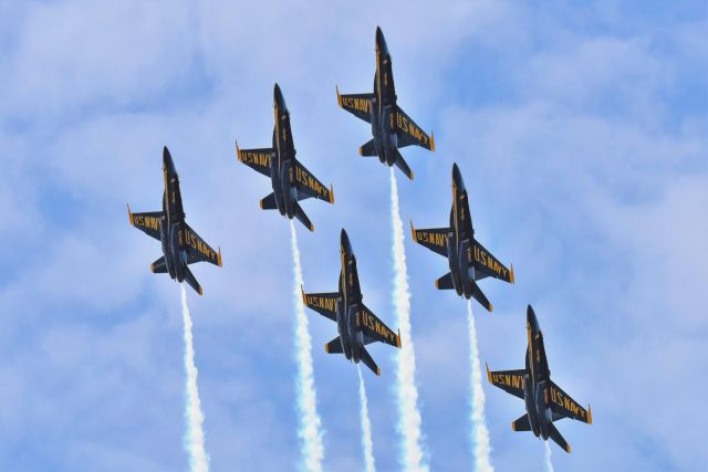 McDonnell Douglas FA-18 Hornet — - Navy Blue Angels saluting health care workers and first responders in Indianapolis yesterday, 05-12-20