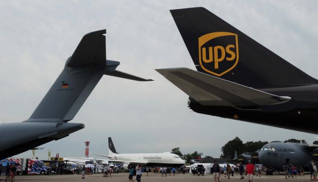 BOEING 747-8 (N628UP) - A400, 747-8, DC8 and C17 all in 1 shot... quite the party!!