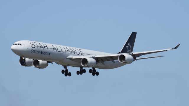 Airbus A340-600 (ZS-SNC) - Airbus A340-642 South African Airways ZS-SNC rwy 03 YPPH 180818.