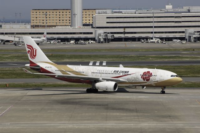 Airbus A330-200 (B-6075) - Taxing at Tokyo-Haneda Intl Airport on 2014/04/25