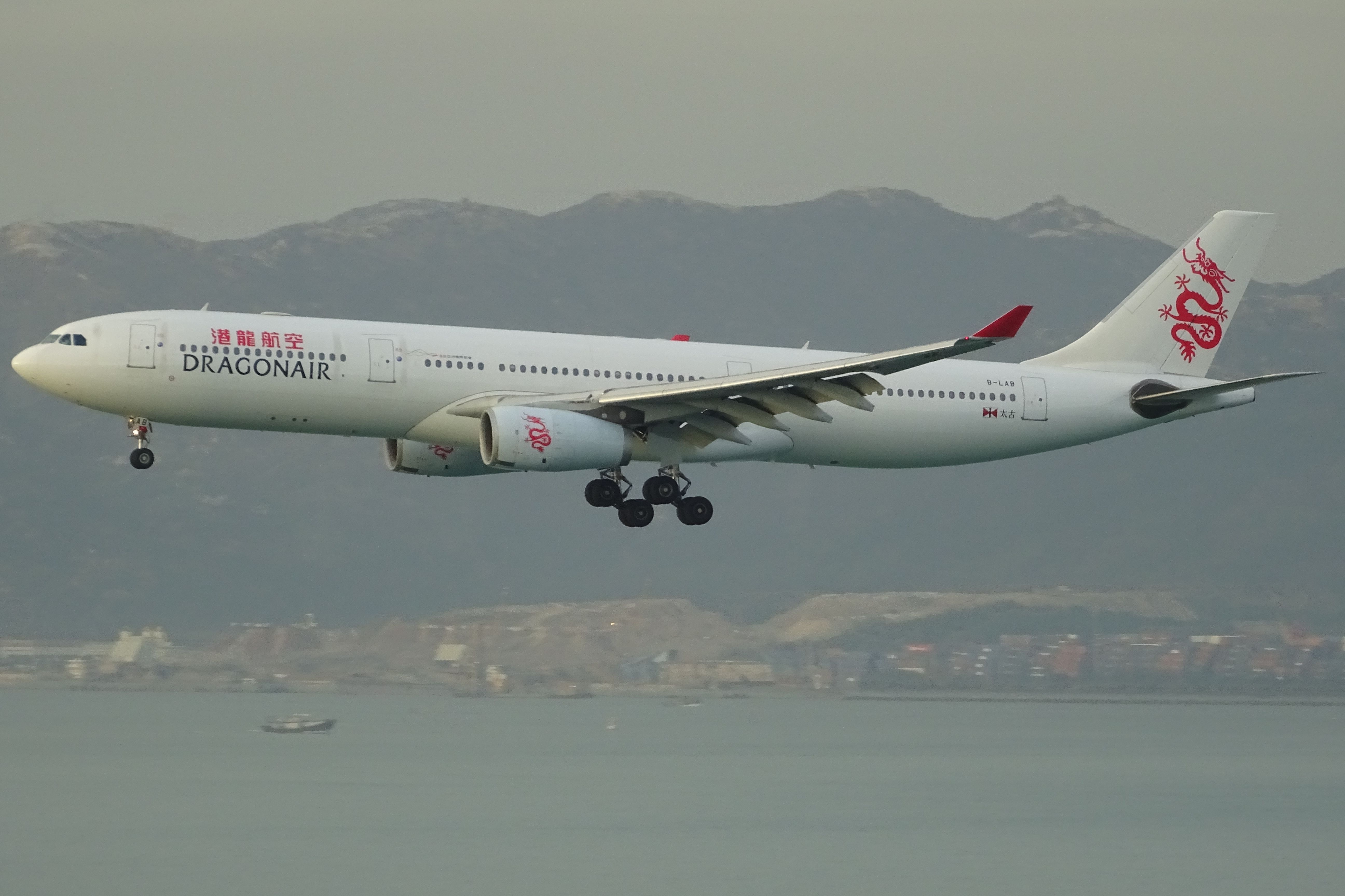 Airbus A330-300 (B-LAB)