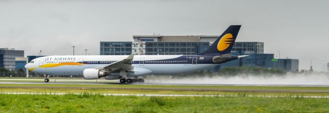 Airbus A330-300 (VT-JWR)