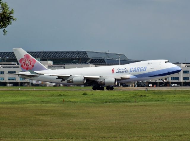 Boeing 747-400 (B-18717)