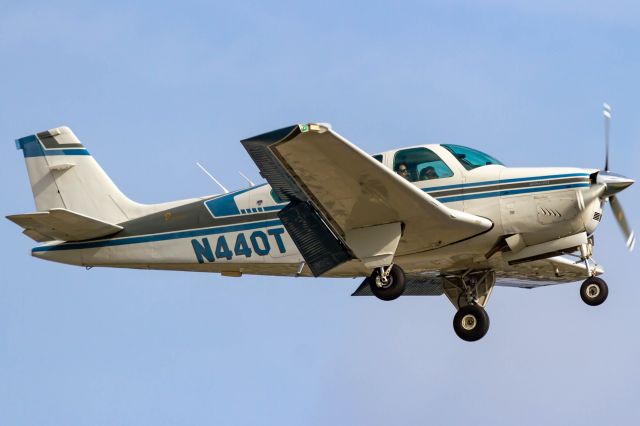 Beechcraft Bonanza (33) (N440T)