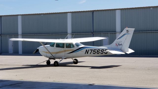 Cessna Skyhawk (N7569G)