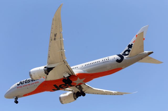 Boeing 787-8 (VH-VKL) - Jetstar, B787, approaches runway 16 at YMML.