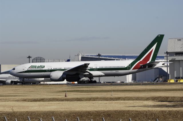 Boeing 777-200 (I-DISO) - Departure at Narita Intl Airport Rwy34L on 2012/12/11