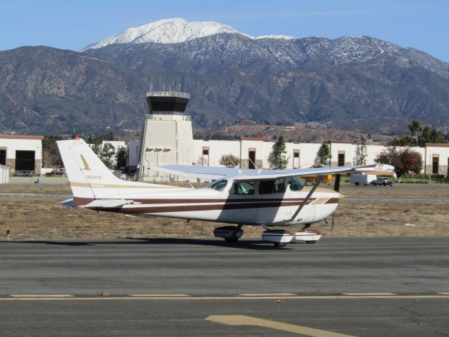 Cessna Skyhawk (N3307E) - Taxiing to RWY 26L