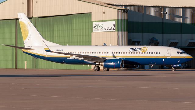 Boeing 737-800 (N739MA)