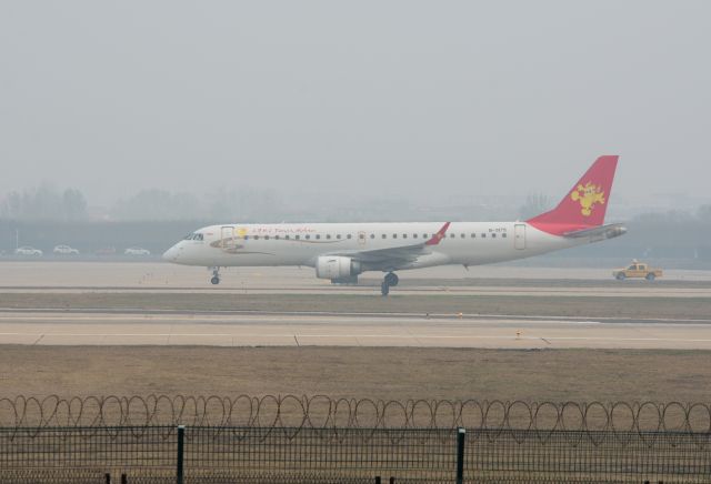 Embraer ERJ-190 (B-3175)