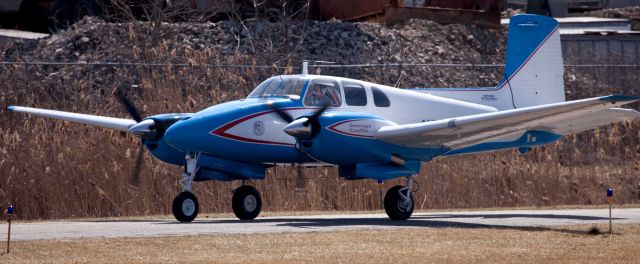 Beechcraft Twin Bonanza (N695PV)