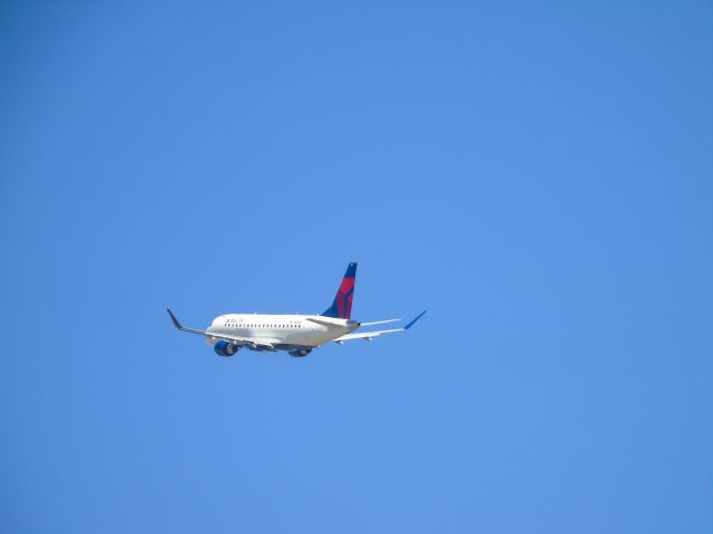 EMBRAER 175 (long wing) (N254SY) - From top of Short-term parking