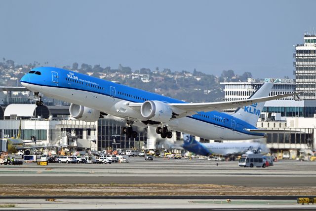 BOEING 787-10 Dreamliner (PH-BKI)