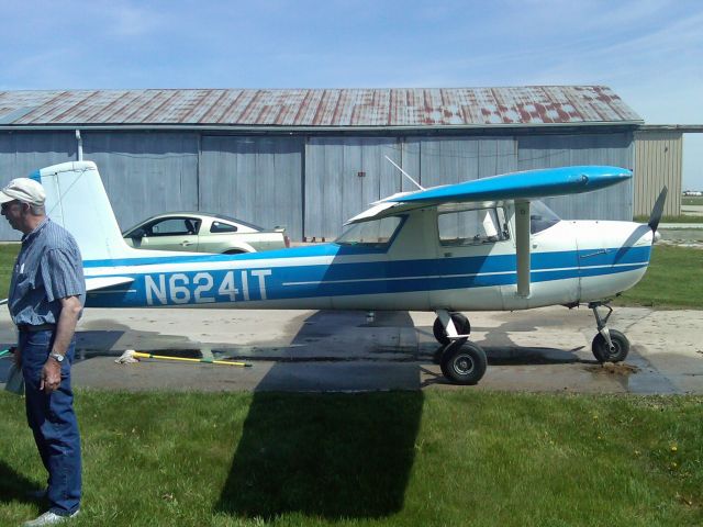 Cessna Skyhawk (N6241T)