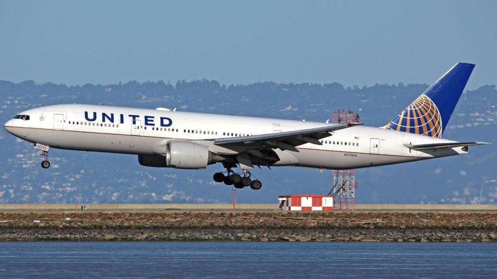 Boeing 777-200 (N772UA)