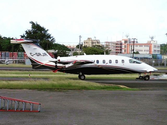 Piaggio P.180 Avanti (C-GRJR)