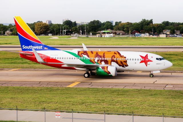 Boeing 737-700 (N943WN) - N943WN SWA B737-7H4 California One @ KDAL