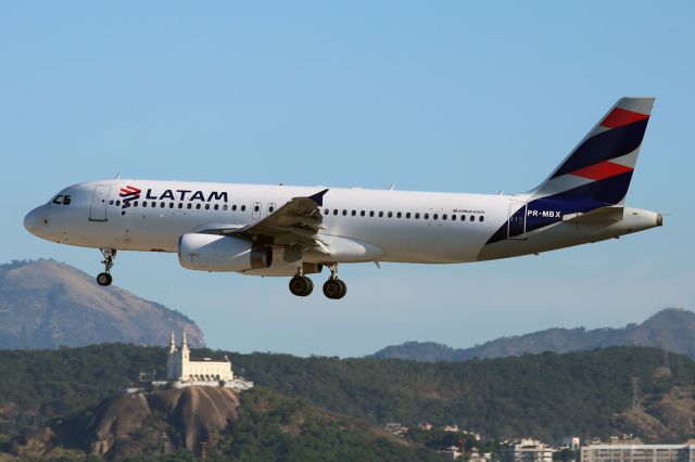Airbus A320 (PR-MBX)