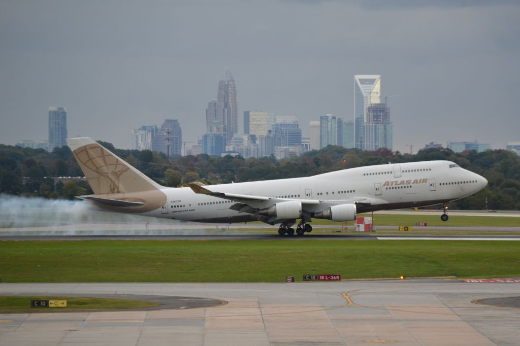 Boeing 747-400 (N263SG) - NFL Baltimore Ravens arriving at KCLT for their lashing by the Carolina Panthers the following day. Panthers won 36-21. - 10/27/18 