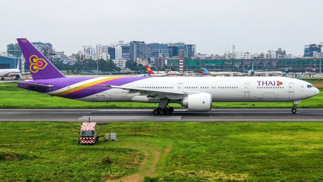 Boeing 777-200 (HS-TKN)