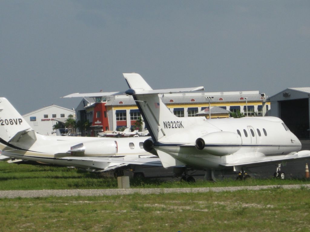 Hawker Siddeley HS-125-400 (N922GK) - PARKED AT FLL EXECUTIVE KFLX