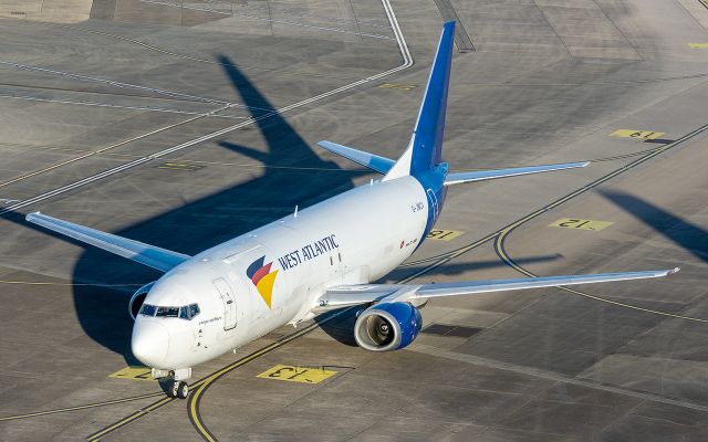 BOEING 737-400 (G-JMCV)