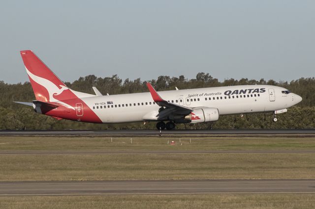 Boeing 737-800 (VH-VZA) - Engaging the reverse thrusters