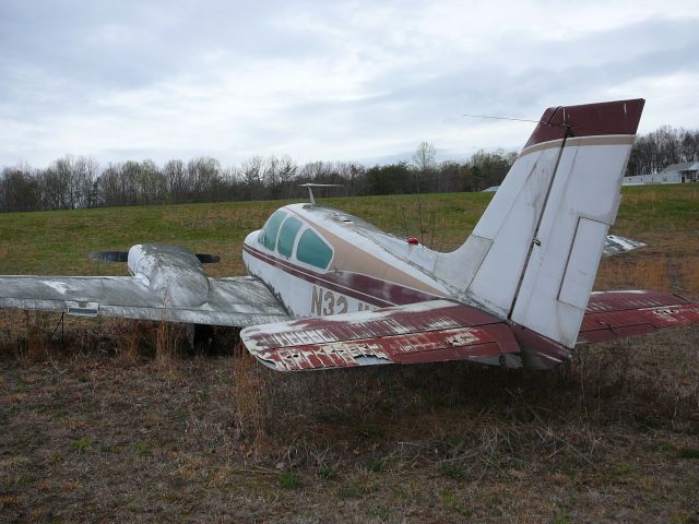 Beechcraft 55 Baron (N32JH) - This Baron, unfortunately has been sitting at New London, VA for many years, just rotting away, how sad :-(