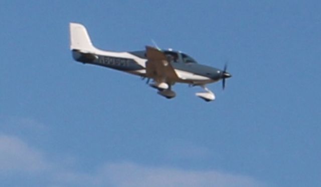 Cirrus SR-22 (N606CT)