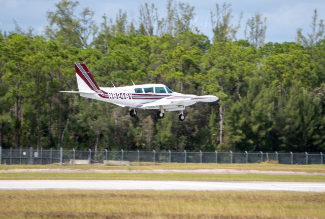 Piper PA-30 Twin Comanche (N8246Y) - Landing runway 5